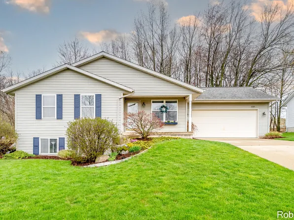 1519 Amberly Dr SE, Grand Rapids, MI 49508