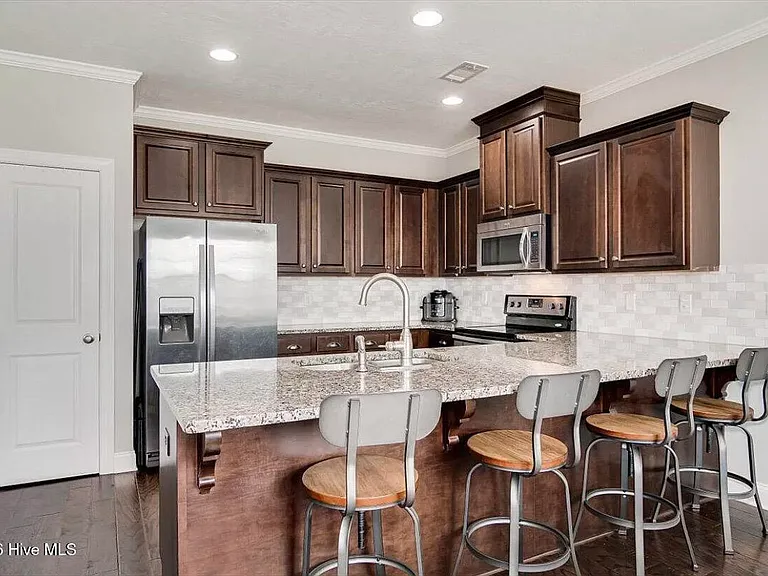 470 Brantley Cove Cir — Photo 10