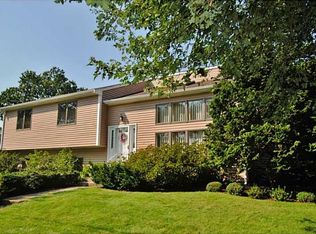 96 Lincoln Ave, Barrington, RI 02806
