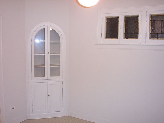 3rd image of 4528 N Wolcott Ave