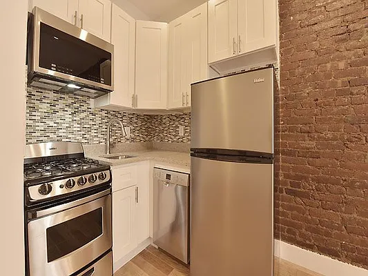 Rented by Cooper & Cooper Real Estate | media 18