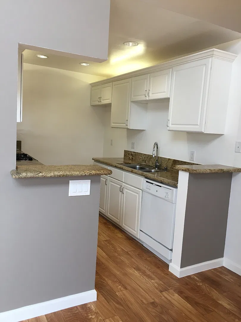Beautifully Renovated 3 Bed/2 Bath Apartment in Canoga Park with Hardwood Floors, Central Air Con... — Photo 3