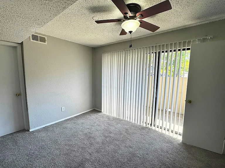Santa Fe Apartments — Photo 10