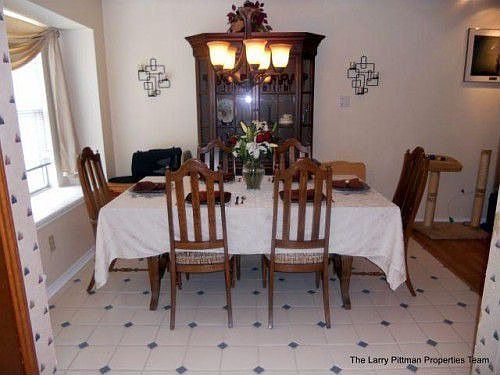 3rd image of 1103 Tanglewild Ln