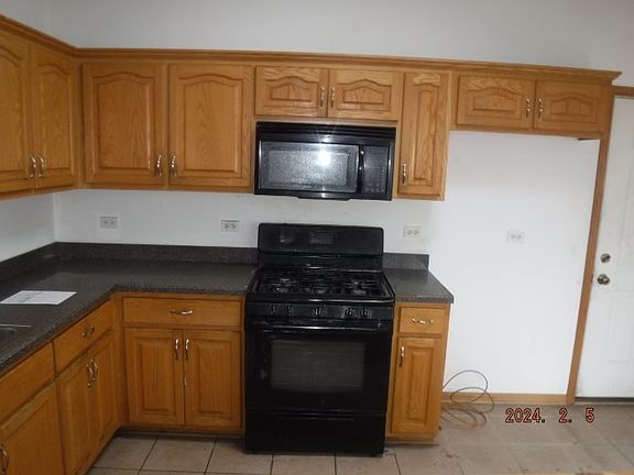 5th image of 1051 Lucas St