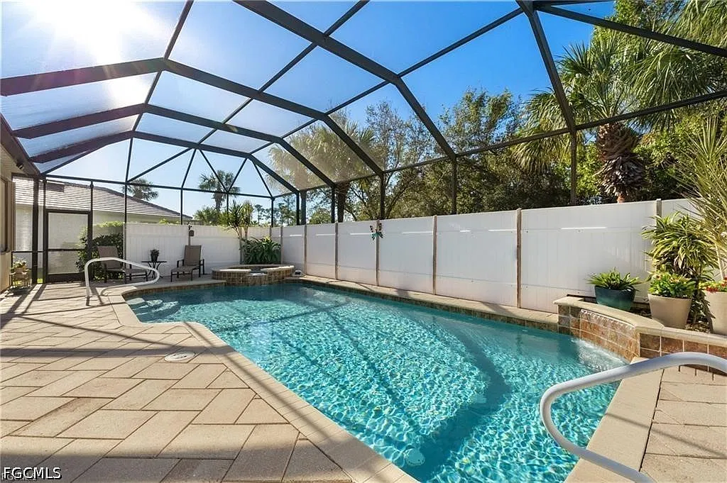 3 bed, 2.0 bath, 1982 sqft, $2,400 — Photo 2