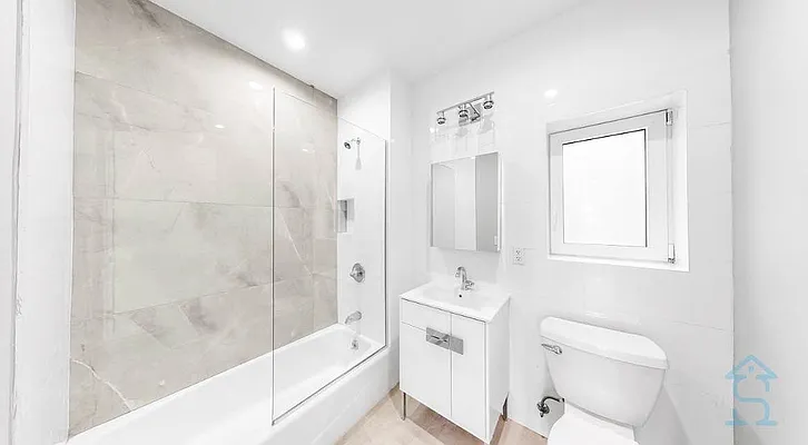 Rented by Skyhigh Realty NYC LLC | media 8