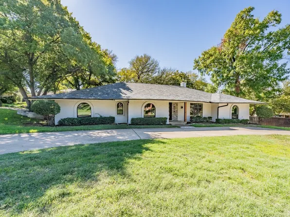1818 Waterwood Dr, Arlington, TX 76012
