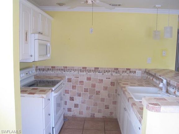 4th image of 827 E Gulf Dr Unit J5
