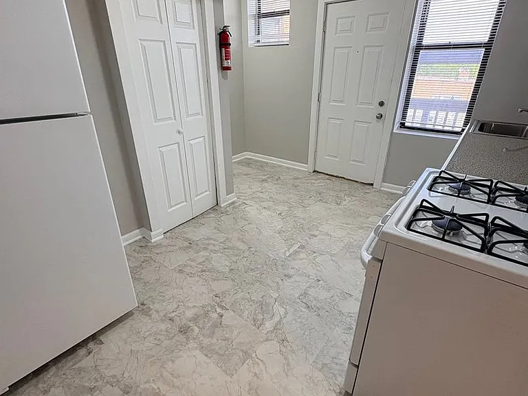 1525 N Austin Blvd — Photo 4