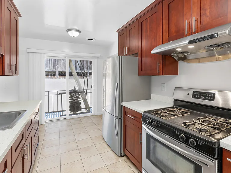 4444 Balboa St #105 — Photo 7