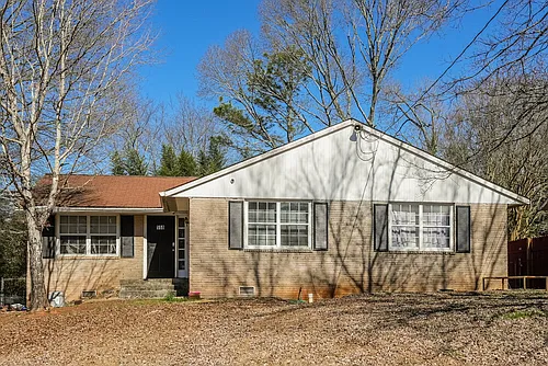 558 Wavelyn Way Photo 1