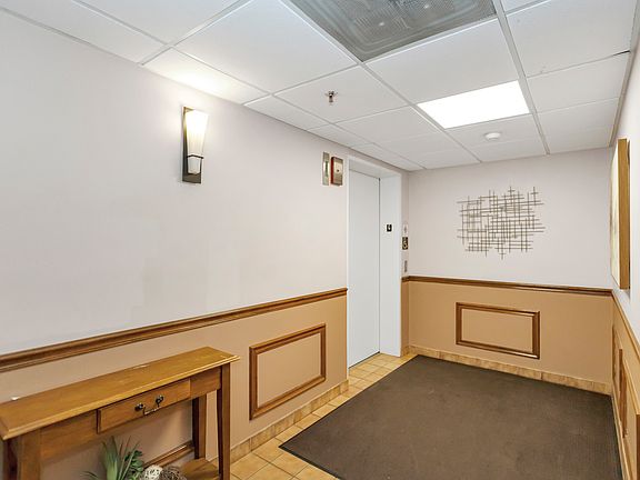 4th image of 6433 W Belle Plaine Ave APT 404