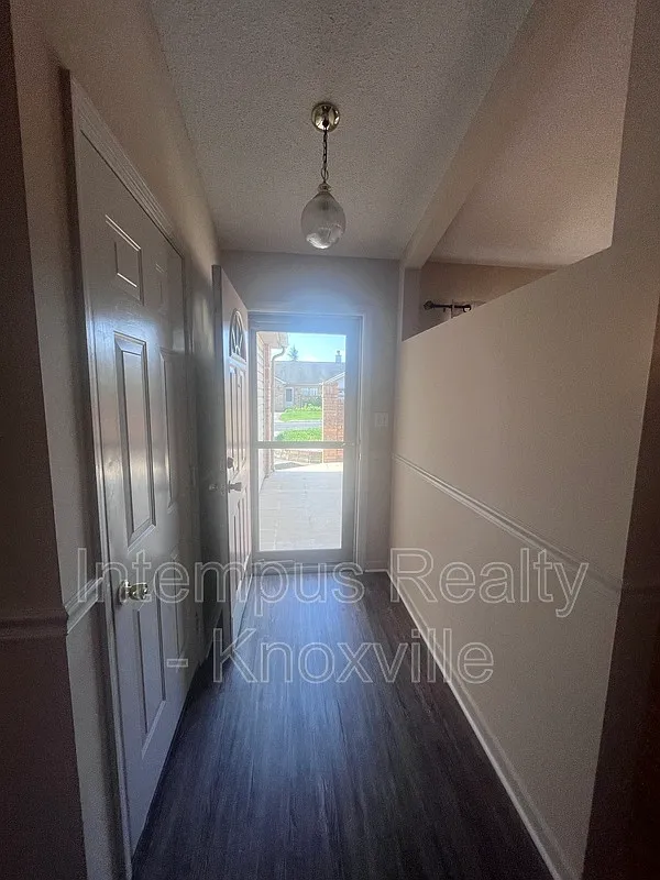 South Knoxville — Photo 3