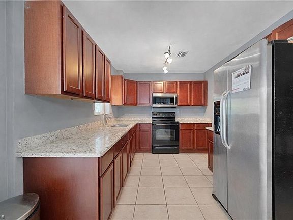 5th image of 321 14th ST NE