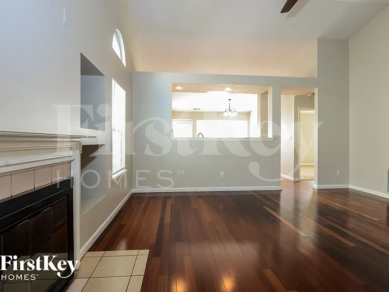 3107 Crestwell Dr — Photo 4