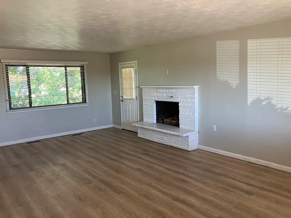1511 S Summit View Dr