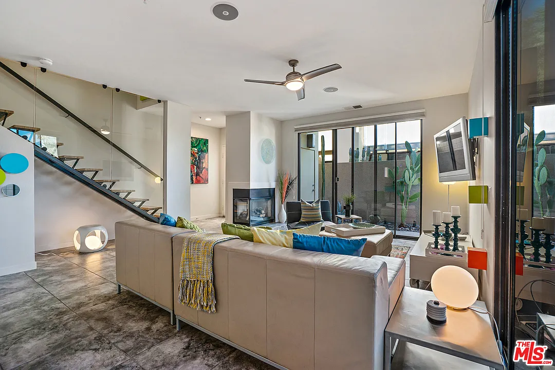 2 bed, 2.5 bath, 1800 sqft, $4,750 — Photo 2