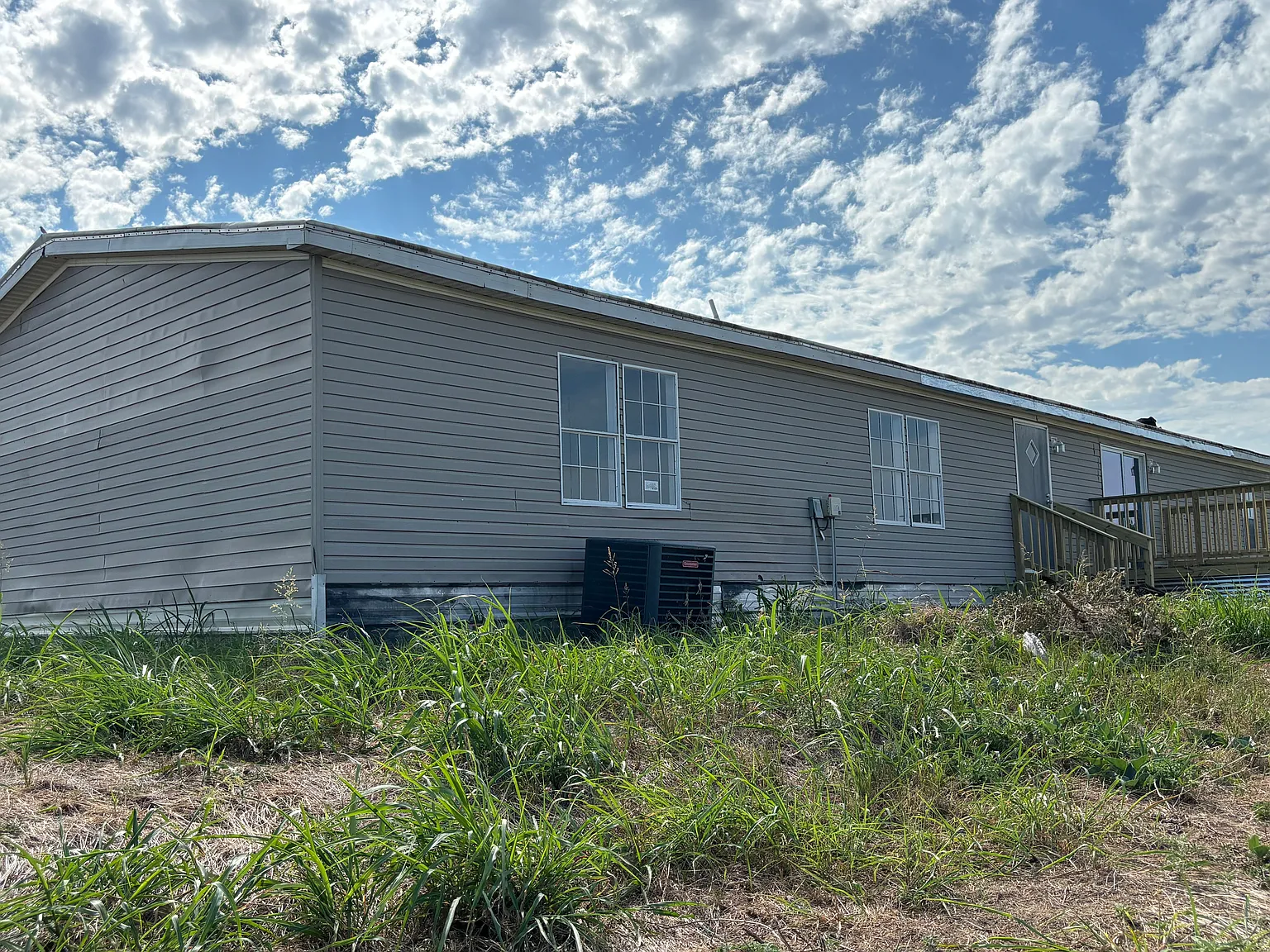 4 bed, 2400 sqft, $1,695 — Photo 3