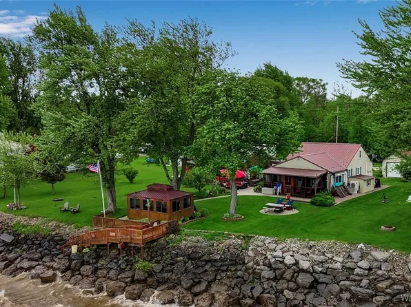 12383 Lake Forest Ln Floor 42, Lyndonville, NY 14098