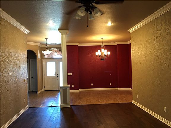 5th image of 804 E Gail Dr