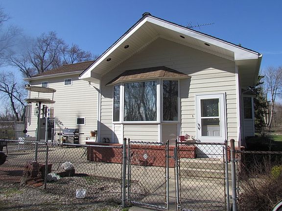 2nd image of 1N430 Macqueen Dr