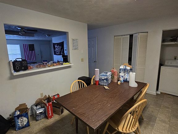 4th image of 423 Laurence Ln