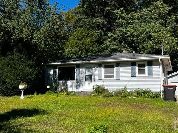 2211 W Lakewood Blvd, Holland, MI 49424