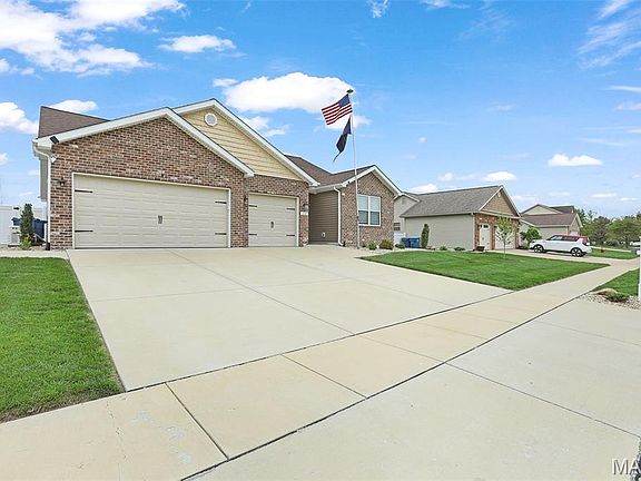3rd image of 117 Garrettford Dr