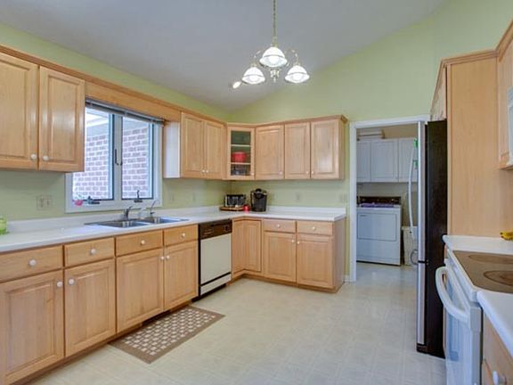 2nd image of 2886 Pin Oak Dr
