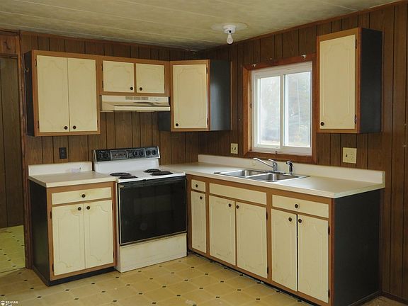3rd image of 6781 Rhodes Rd