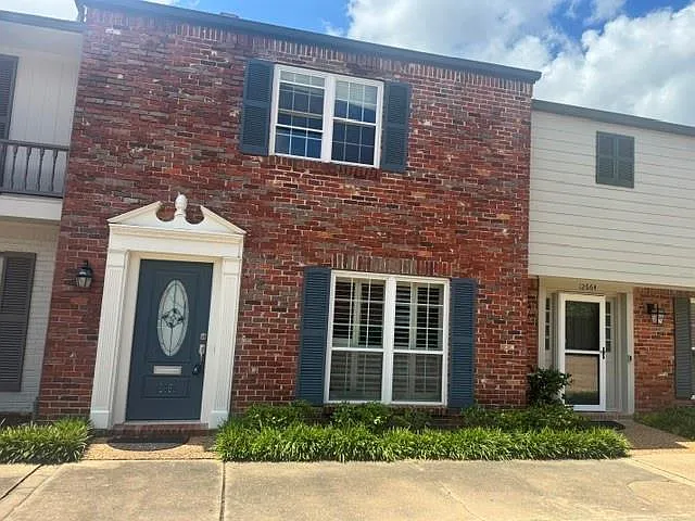 3 bed, 2.5 bath, 1640 sqft, $2,500 — Photo 2