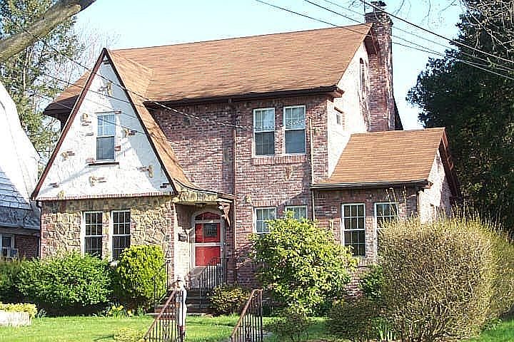 1st image of 16 Roosevelt St