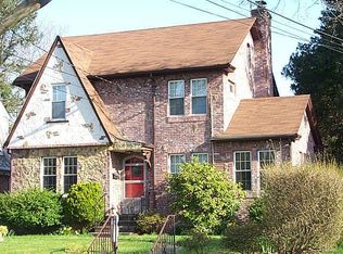 16 Roosevelt St, Glen Cove, NY 11542