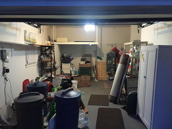 3rd image of 1027 Edgebrook Dr E