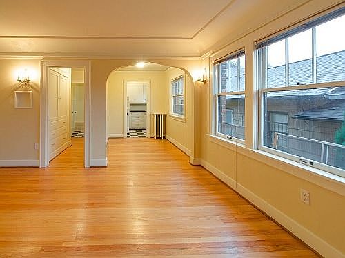 Oriana Apartments: living room & dining room
