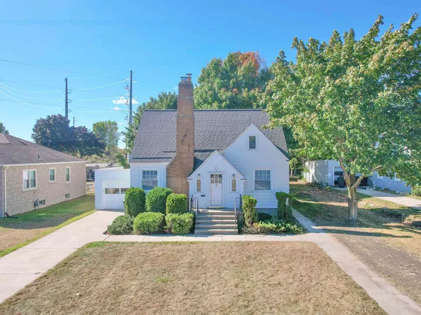 217 1st St, Menominee, MI 49858