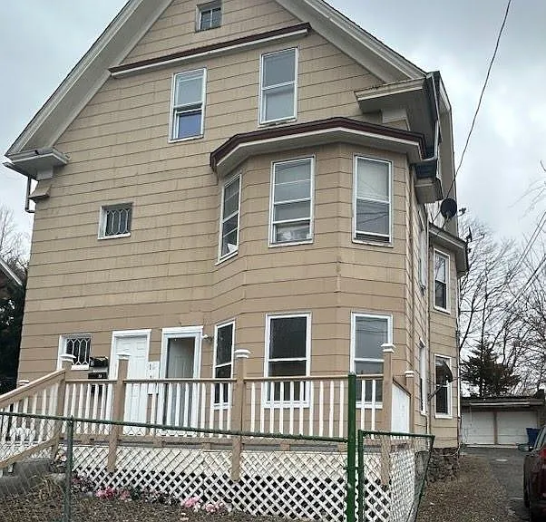 14 Niagara St — Photo 5