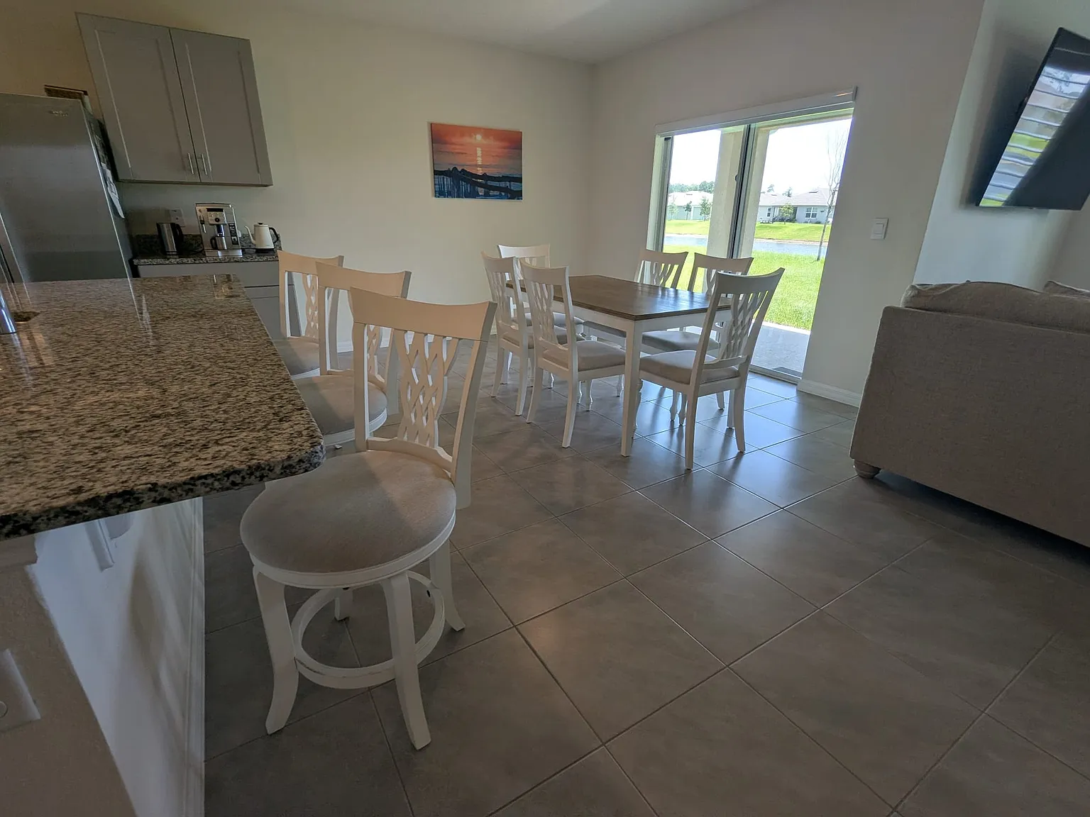 4 bed, 1828 sqft, $2,400 — Photo 3