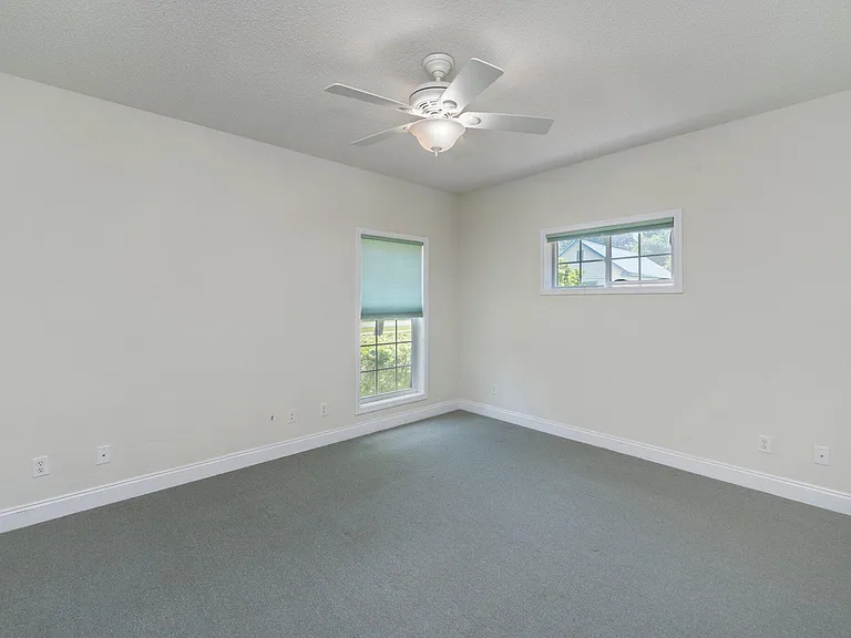 322 Crescent Dr — Photo 17