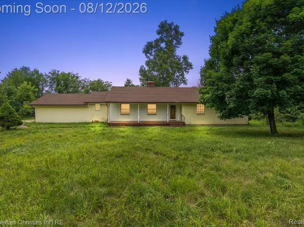13010 Oyster Lake Rd, Holly, MI 48442