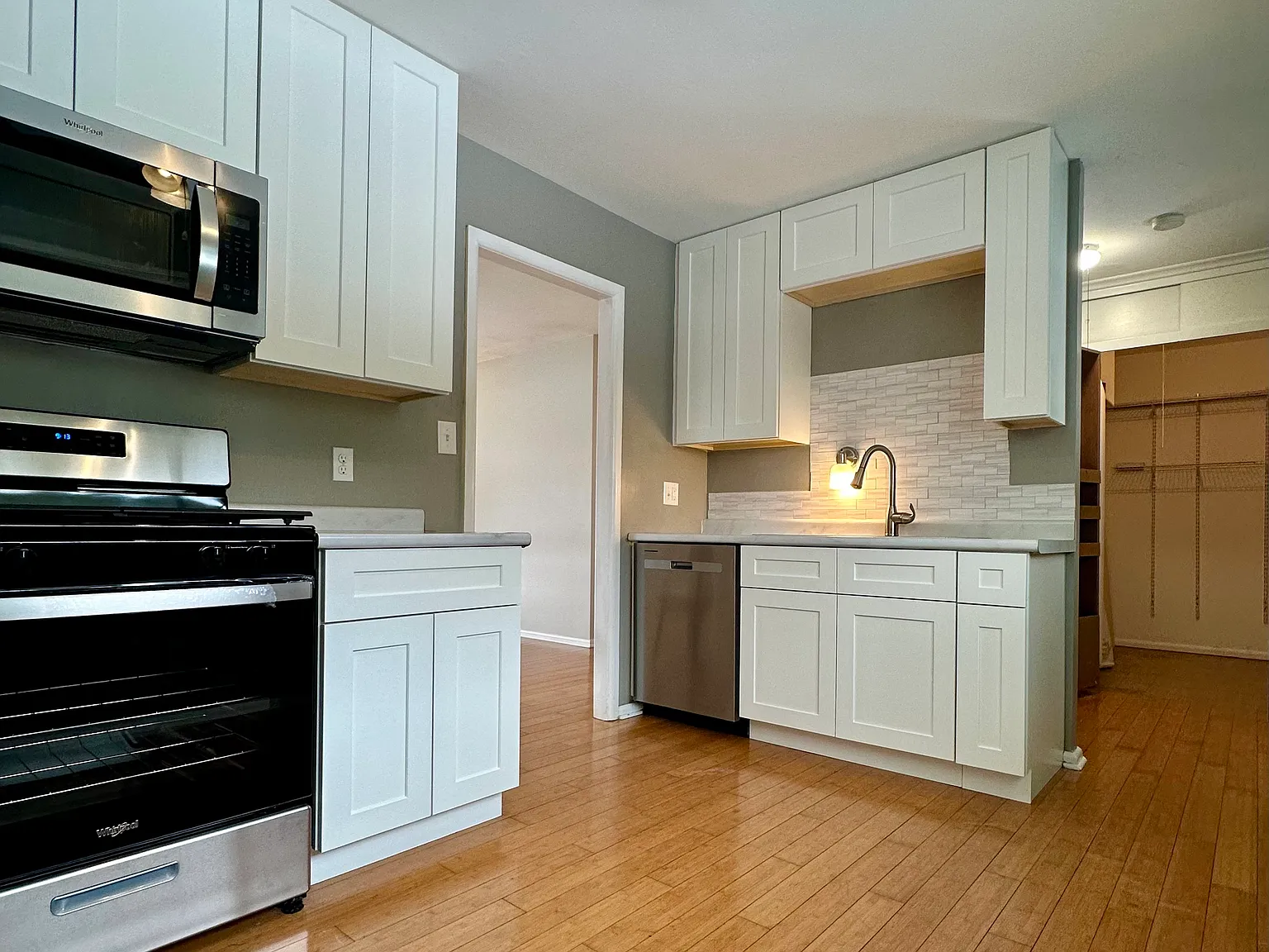3 bed, 1025 sqft, $2,050 — Photo 3