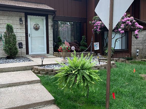 3rd image of 51 Belmar Dr W