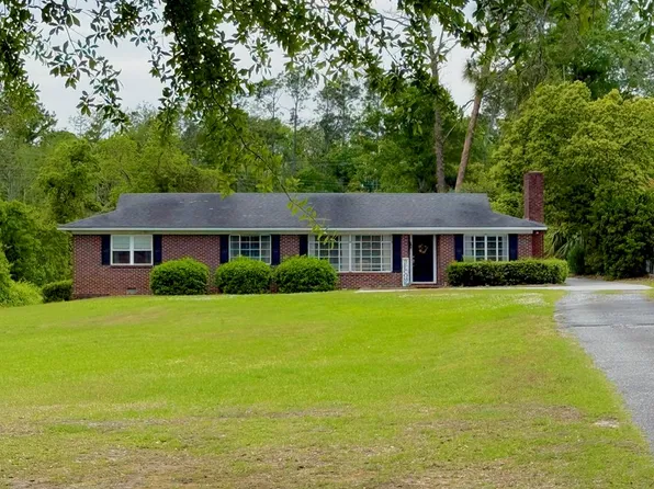 1007 Golf Club Rd, Douglas, GA 31533