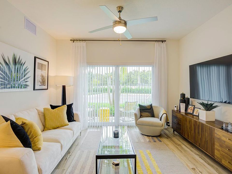 East Phase Living/dining area