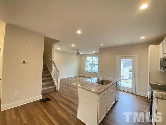 904 Hillman Ln — Photo 21