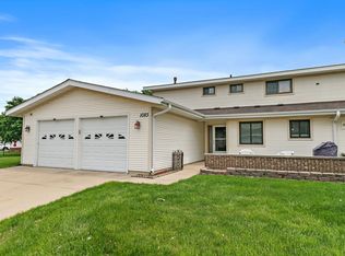 1083 Groton Ct, Schaumburg, IL 60193