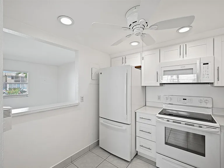 451 Monaco Park #J — Photo 9