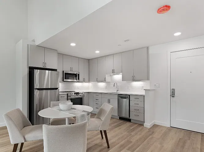 2 bed, 780 sqft, $2,881 — Photo 3