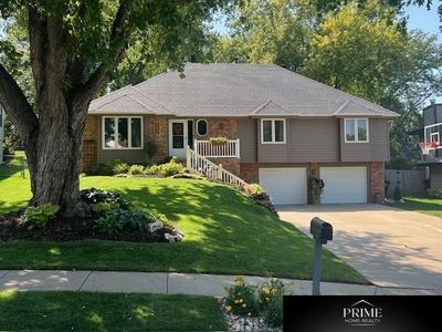 15929 Douglas Cir, Omaha, NE, 68118